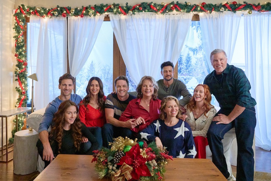 Three Wisest Men, Photo: Andrew Walker, Erin Karpluk, Nicole Major, Paul Campbell, Margaret Colin, Tyler Hynes, Ali Liebert, Fiona Vroom, Lochlyn Munro Credit: ©2025 Hallmark Media/Photographer: Craig Minielly, written by Georgia Makitalo for Mystery and Romance TV
