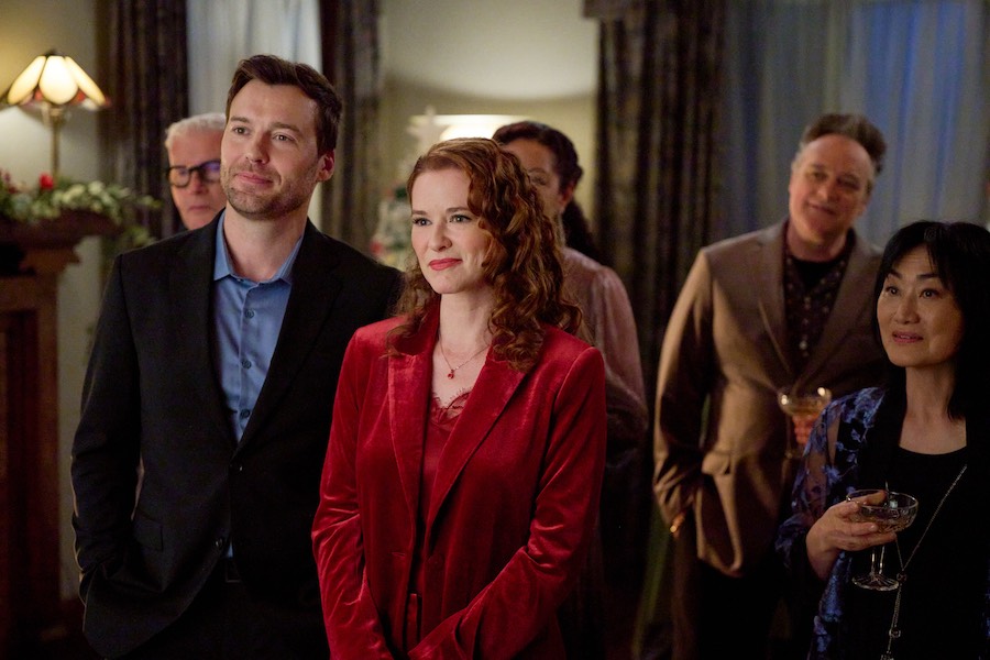 Mistletoe Murders, Photo: Peter Mooney, Sarah Drew, David Hewlett, Jean Yoon Credit: ©2025 Hallmark Media/Photographer: Amanda Matlovich