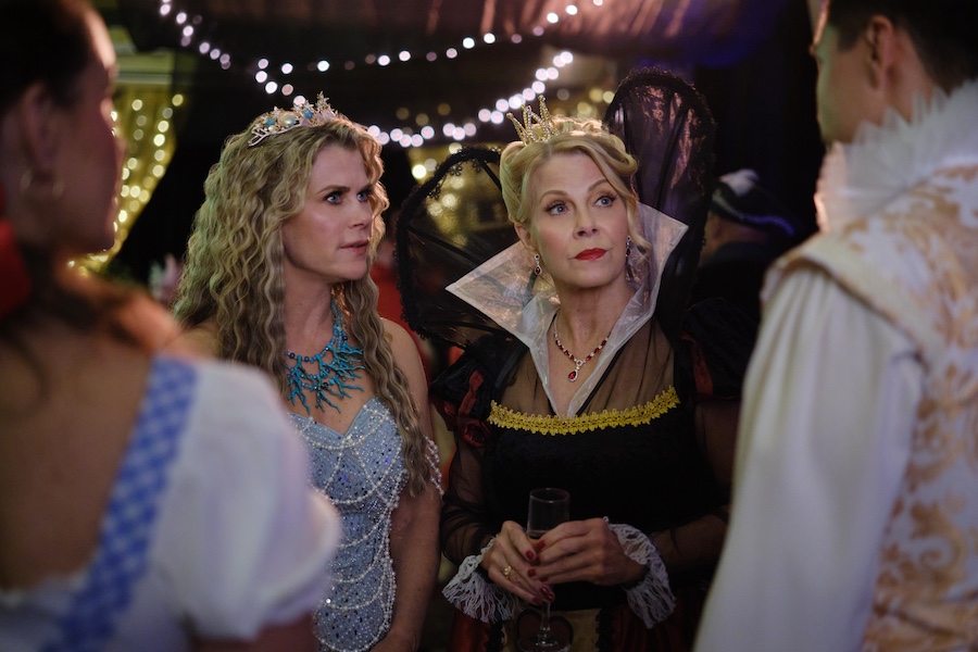 Photo: Alison Sweeney, Barbara Niven Credit: ©2025 Hallmark Media/Photographer: David Astorga